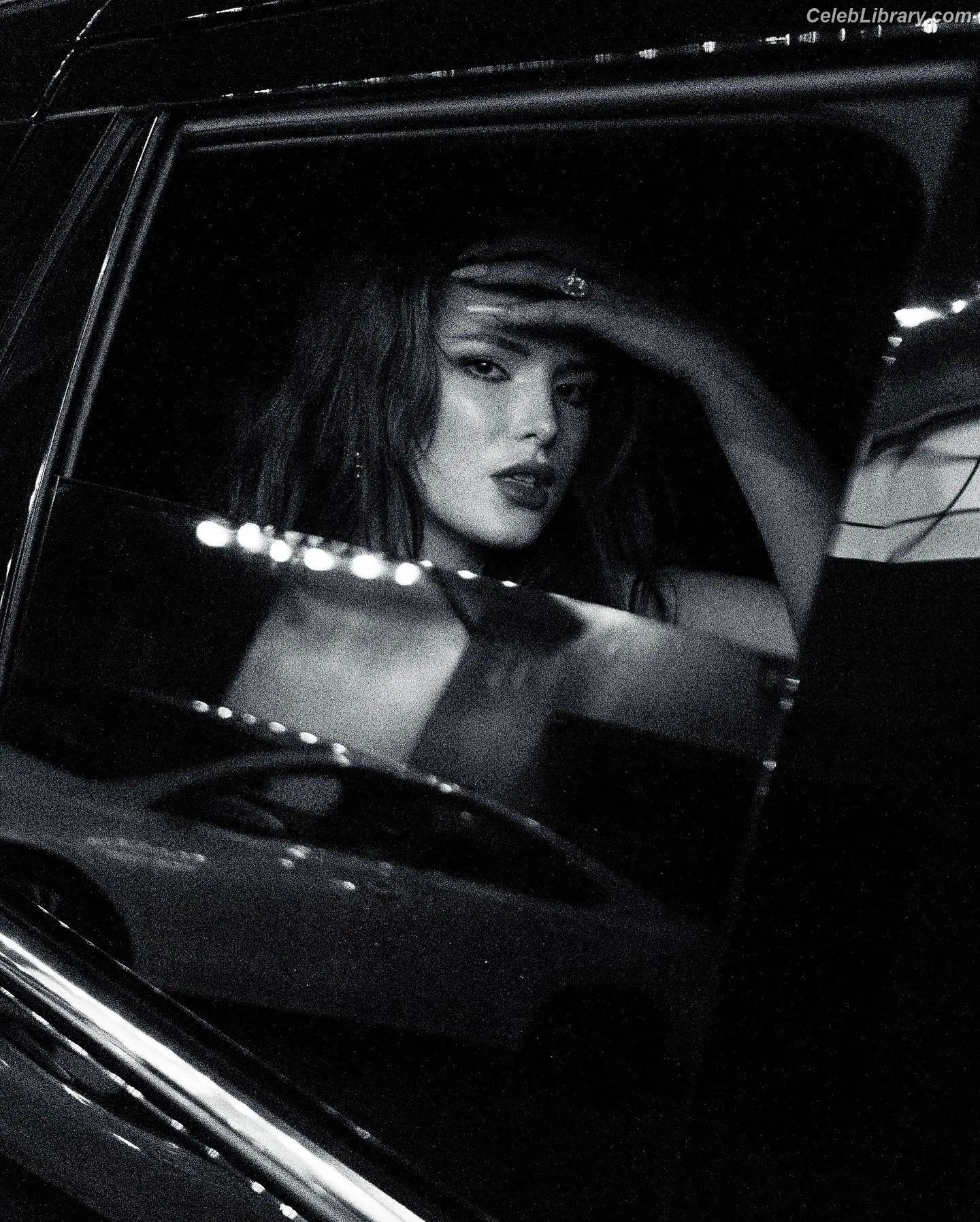 Bella Thorne photo 22 of 3689