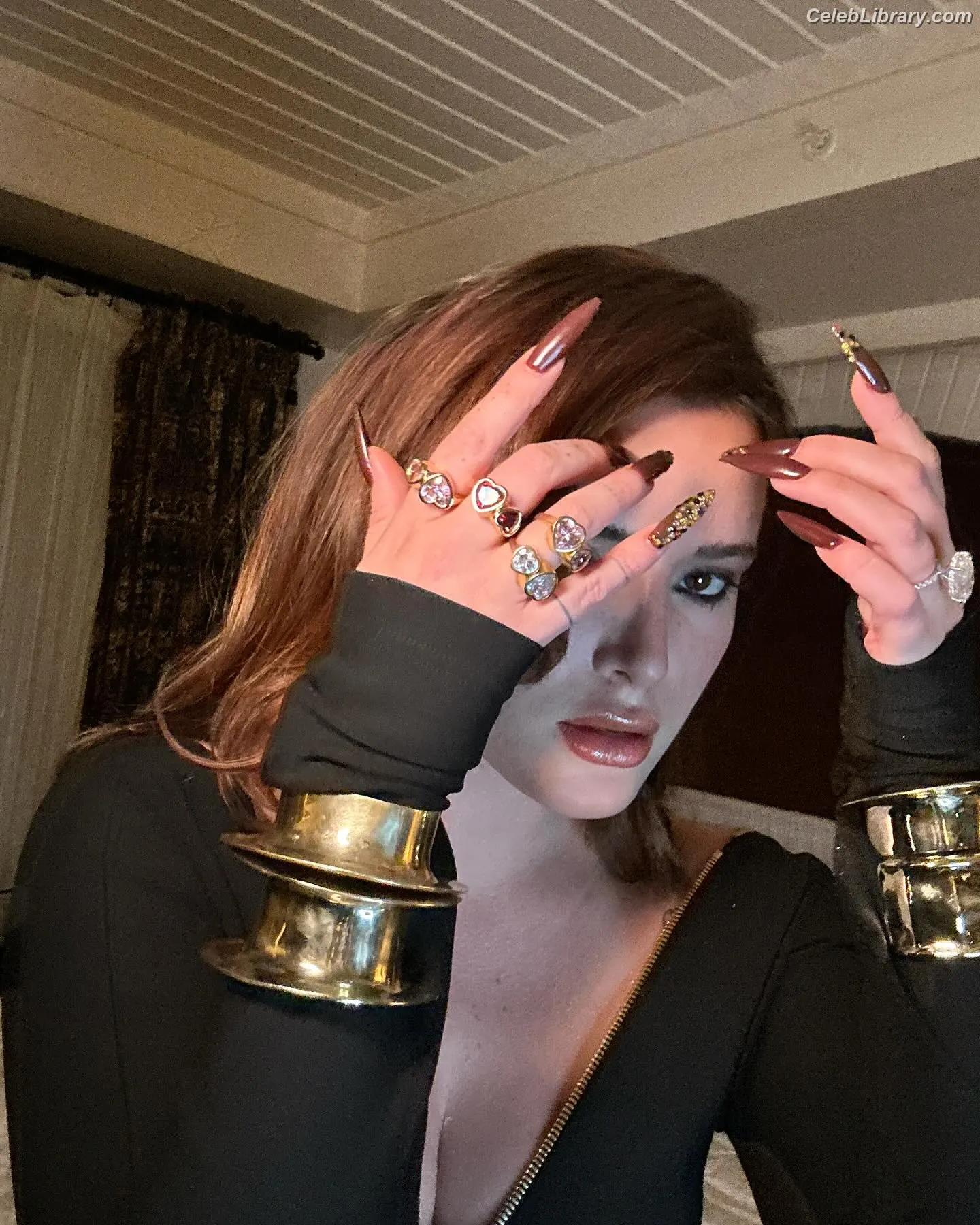 Bella Thorne photo 20 of 3689