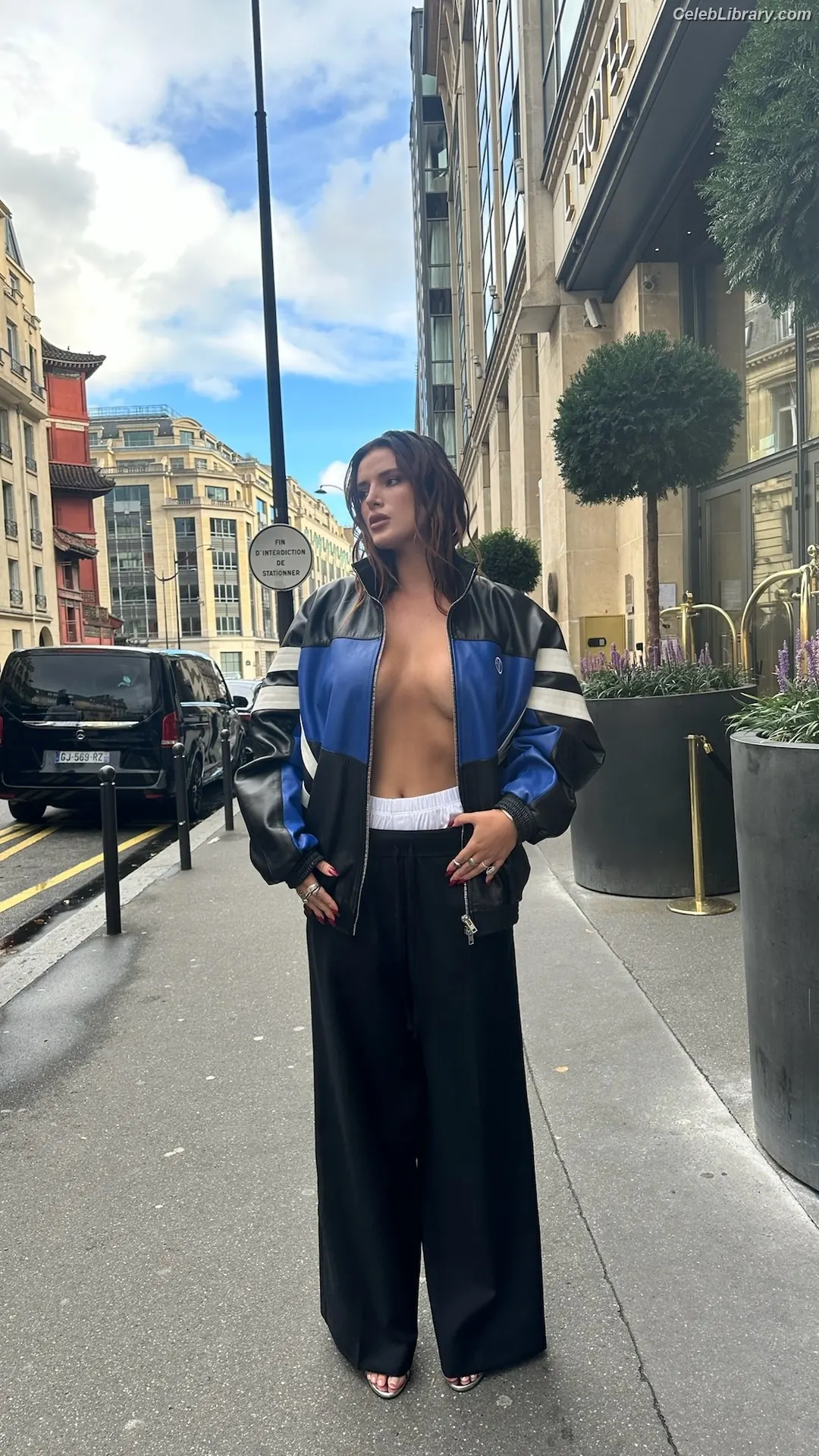 Bella Thorne photo 8 of 3689