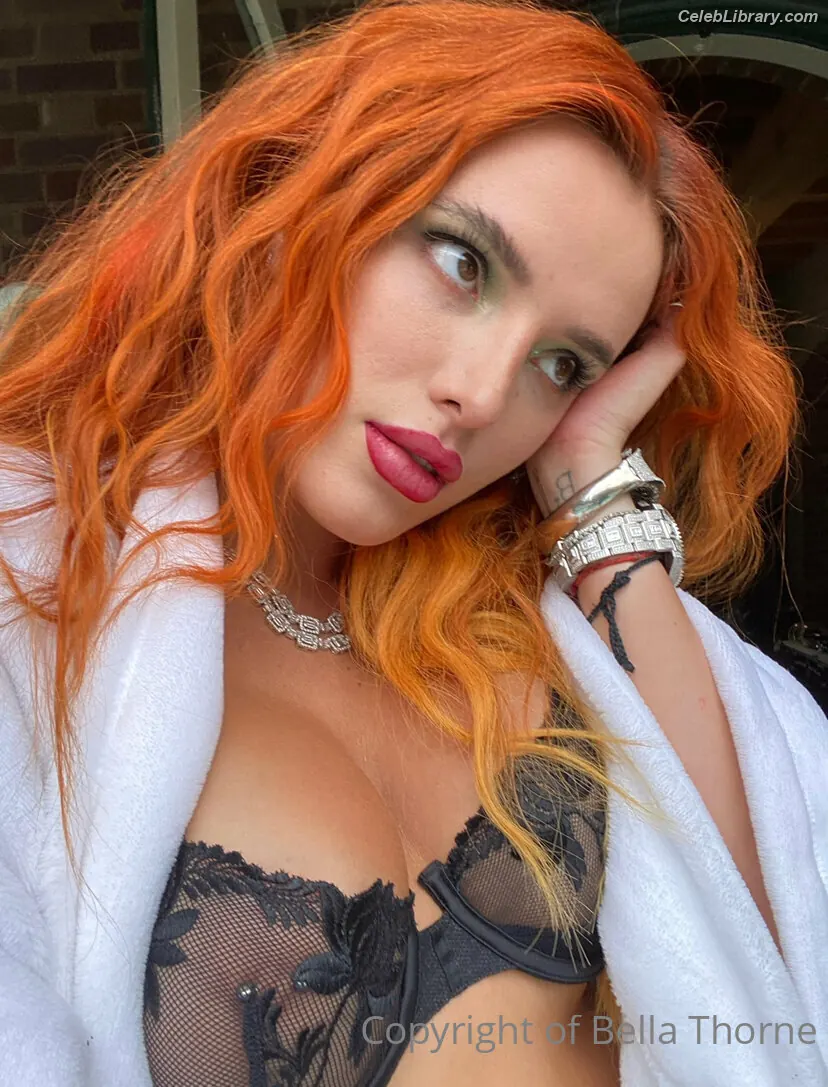 Bella Thorne photo 8 of 3689