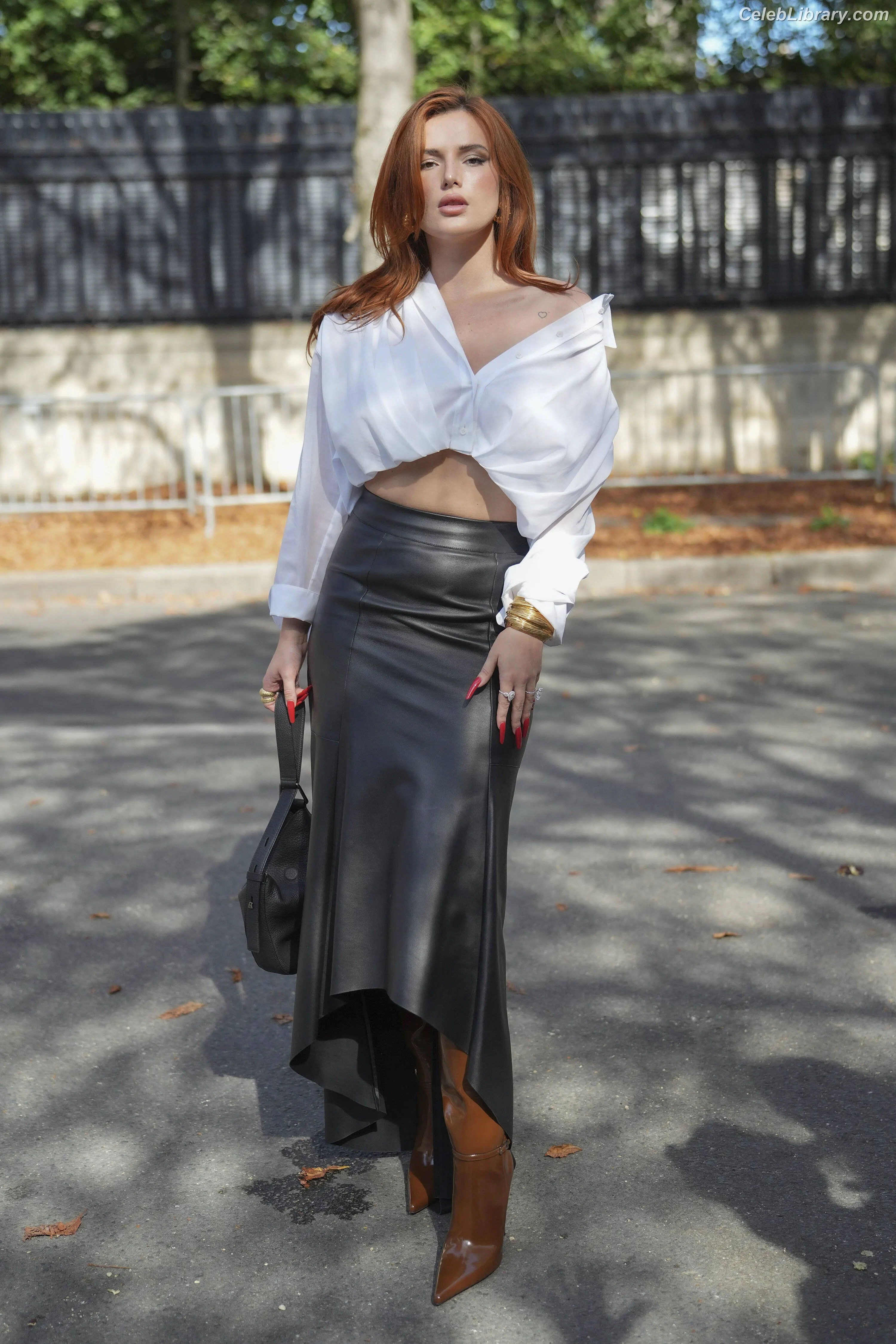 Bella Thorne photo 15 of 3689