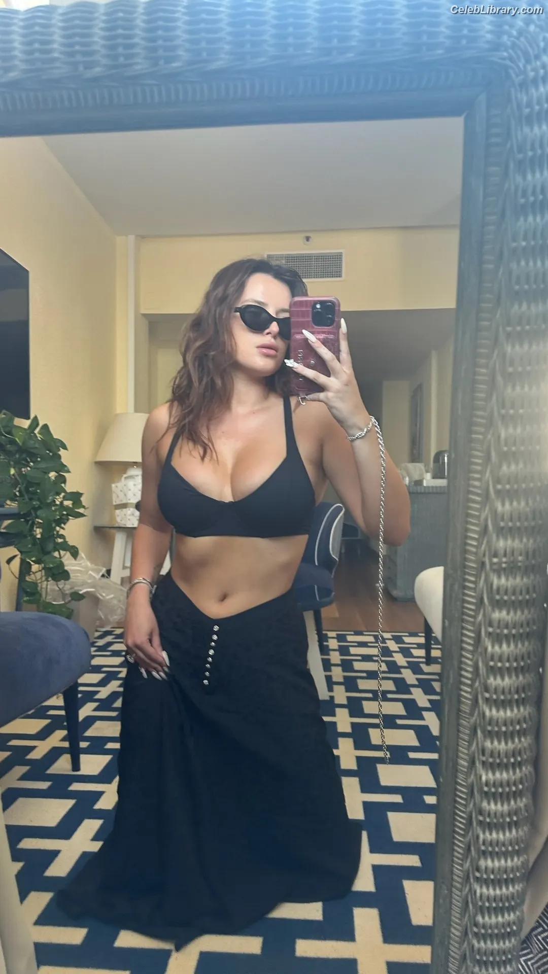 Bella Thorne photo 14 of 3689