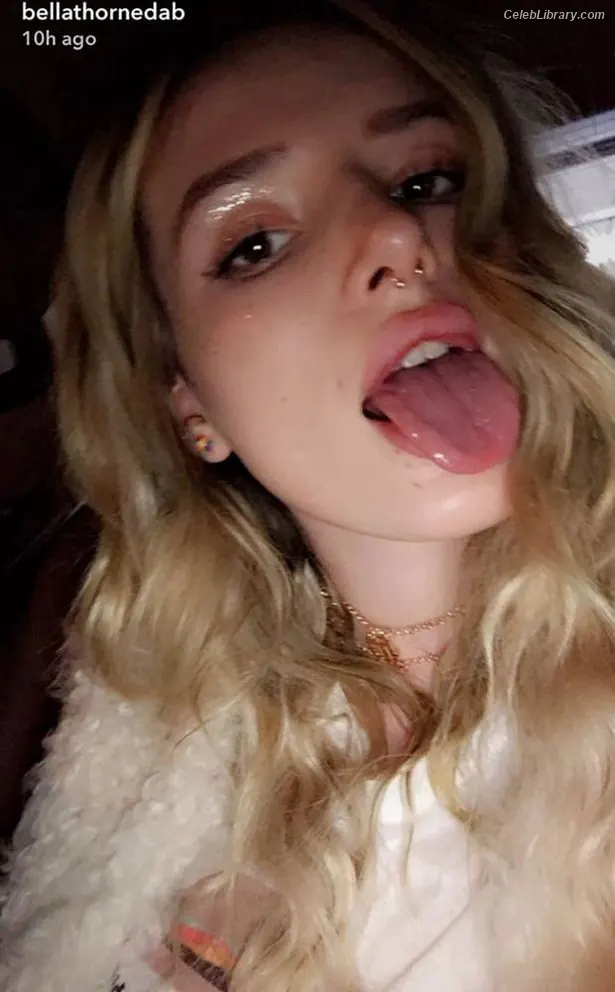 Bella Thorne photo 7 of 3689