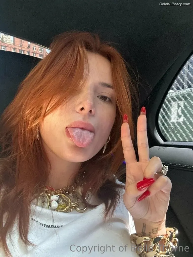 Bella Thorne photo 23 of 3689