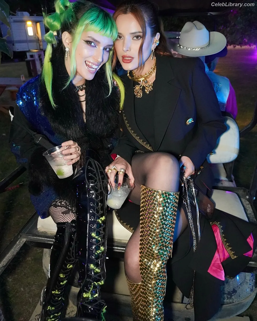 Bella Thorne photo 15 of 3689