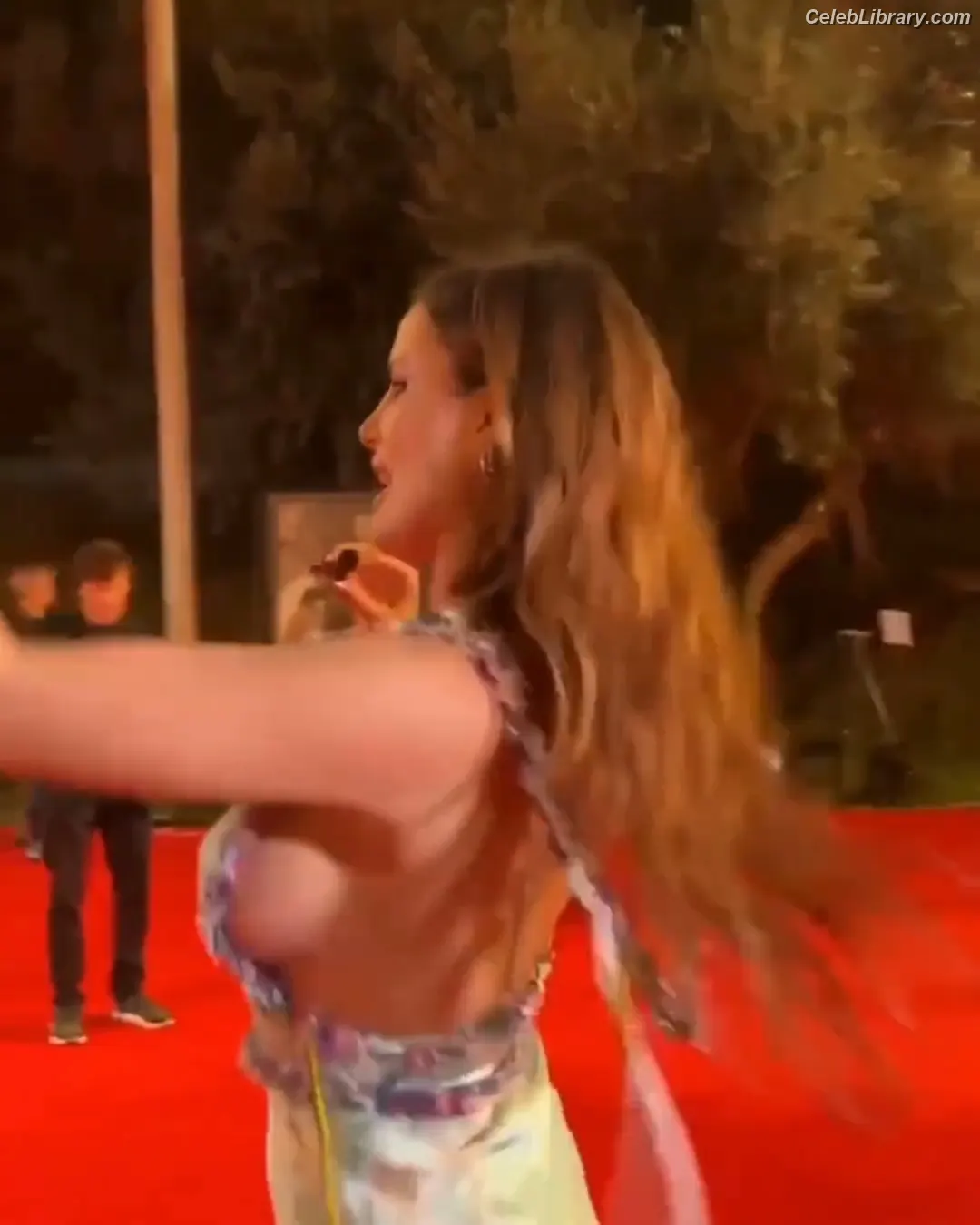 Bella Thorne photo 1 of 3689