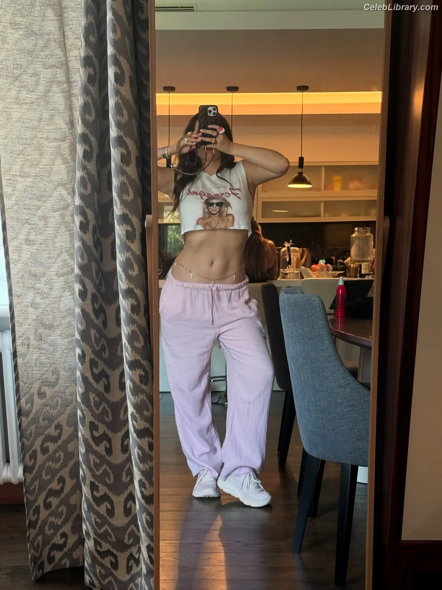 Bella Thorne photo 20 of 3689