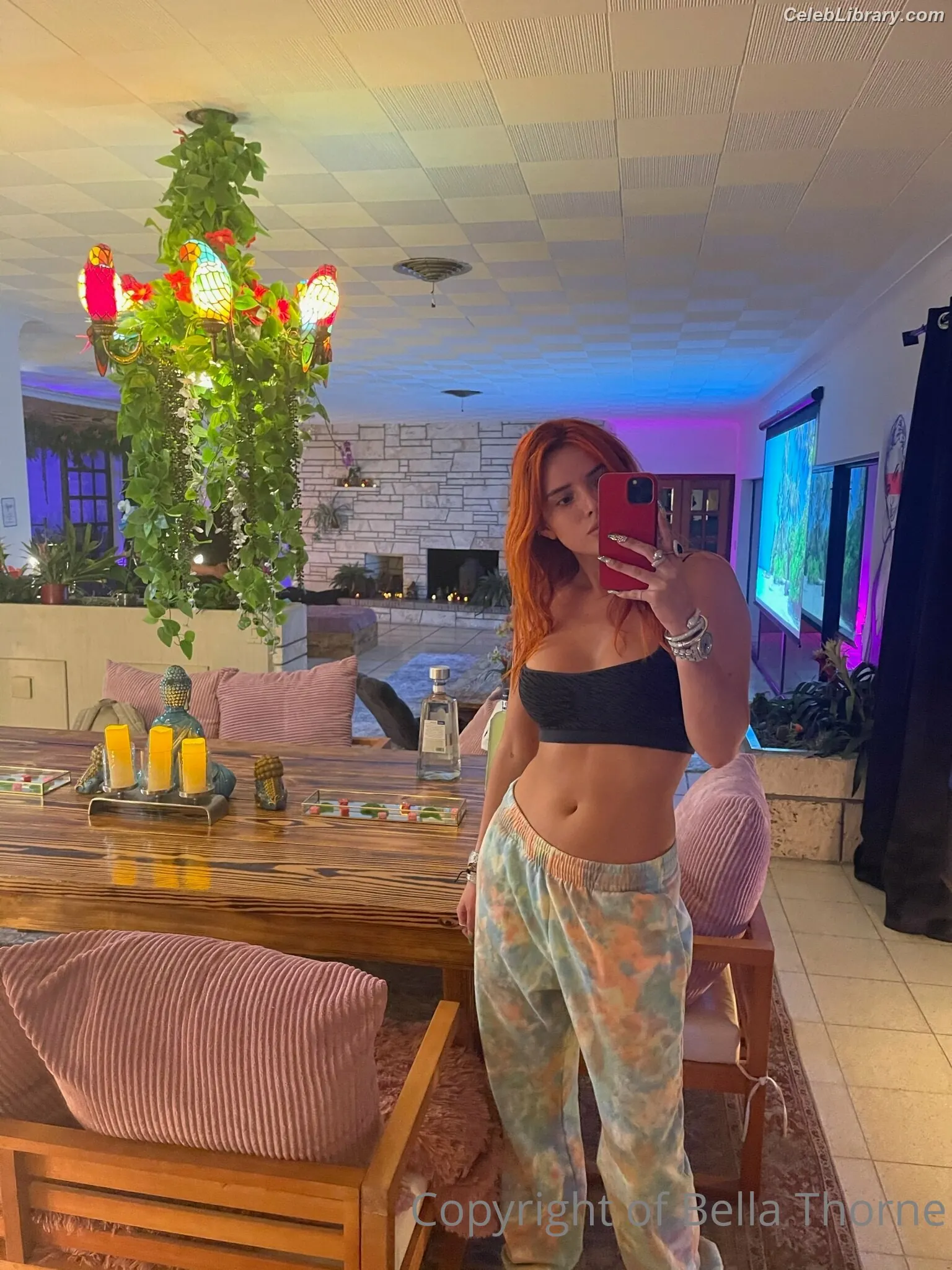 Bella Thorne photo 4 of 3689