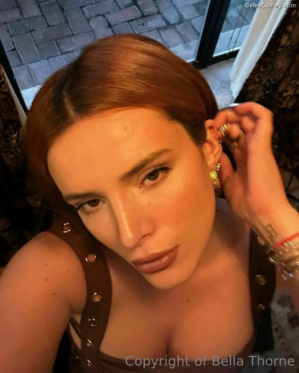Bella Thorne photo 13 of 3689