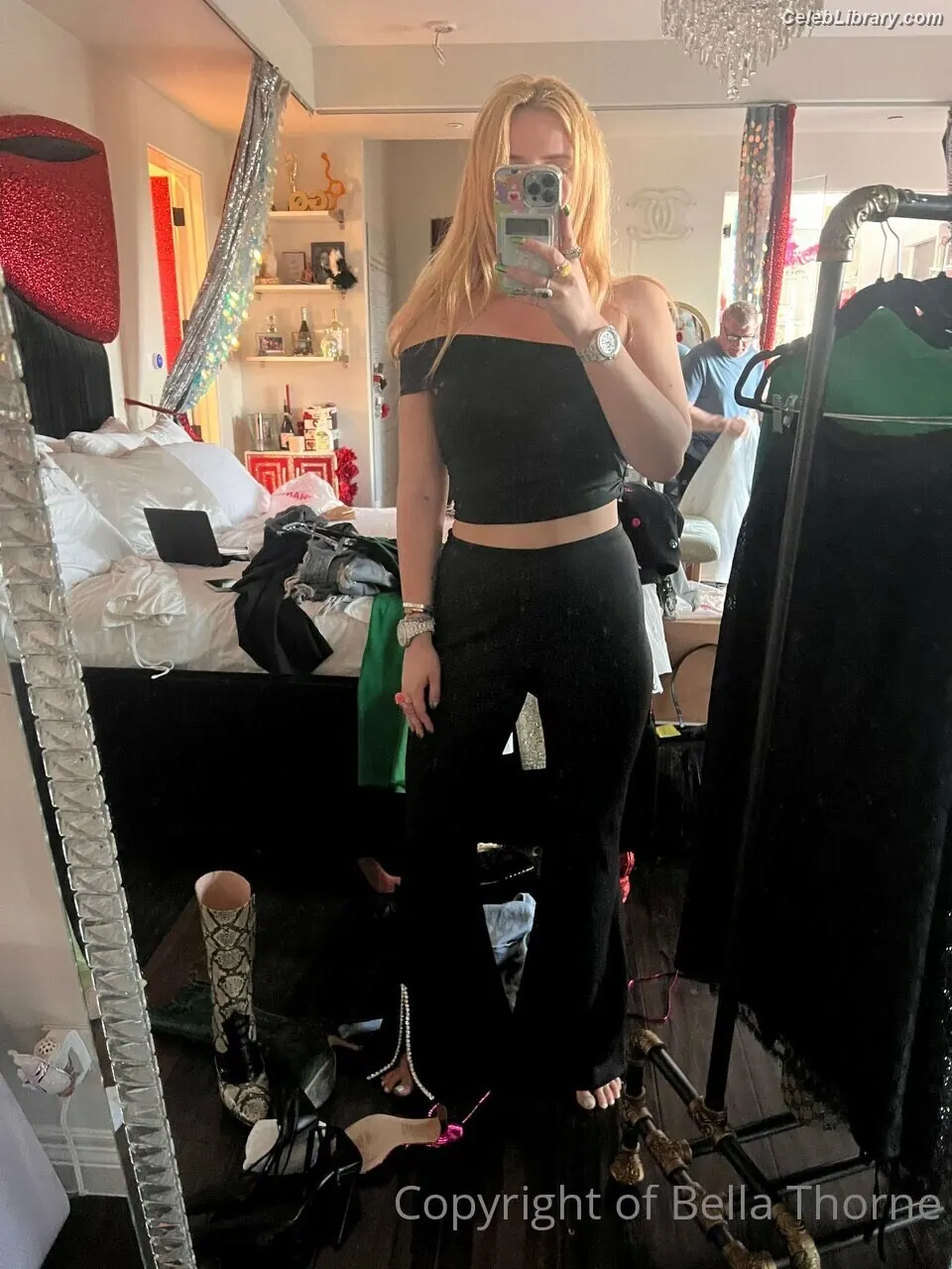 Bella Thorne photo 14 of 3689