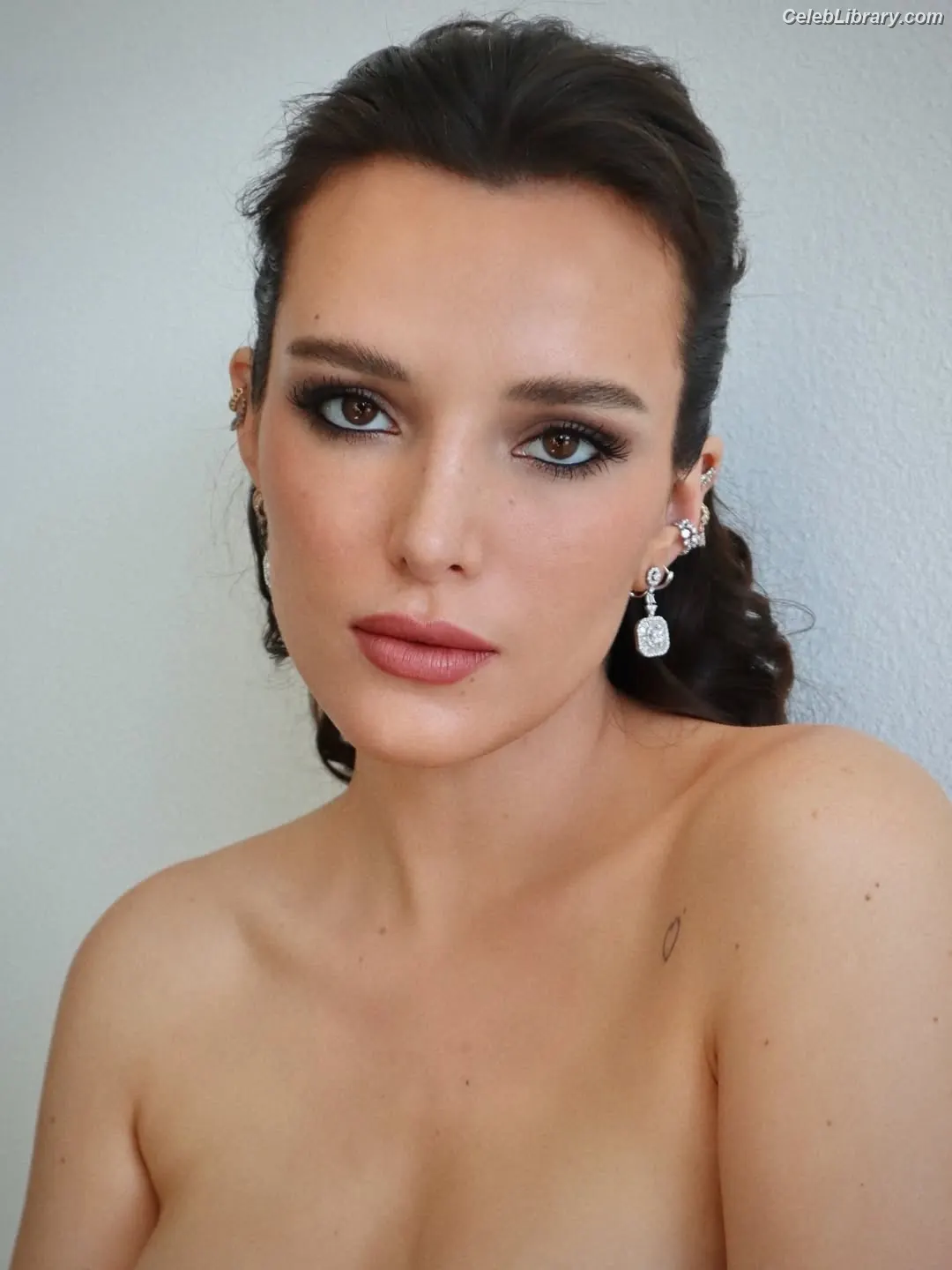 Bella Thorne photo 8 of 3689