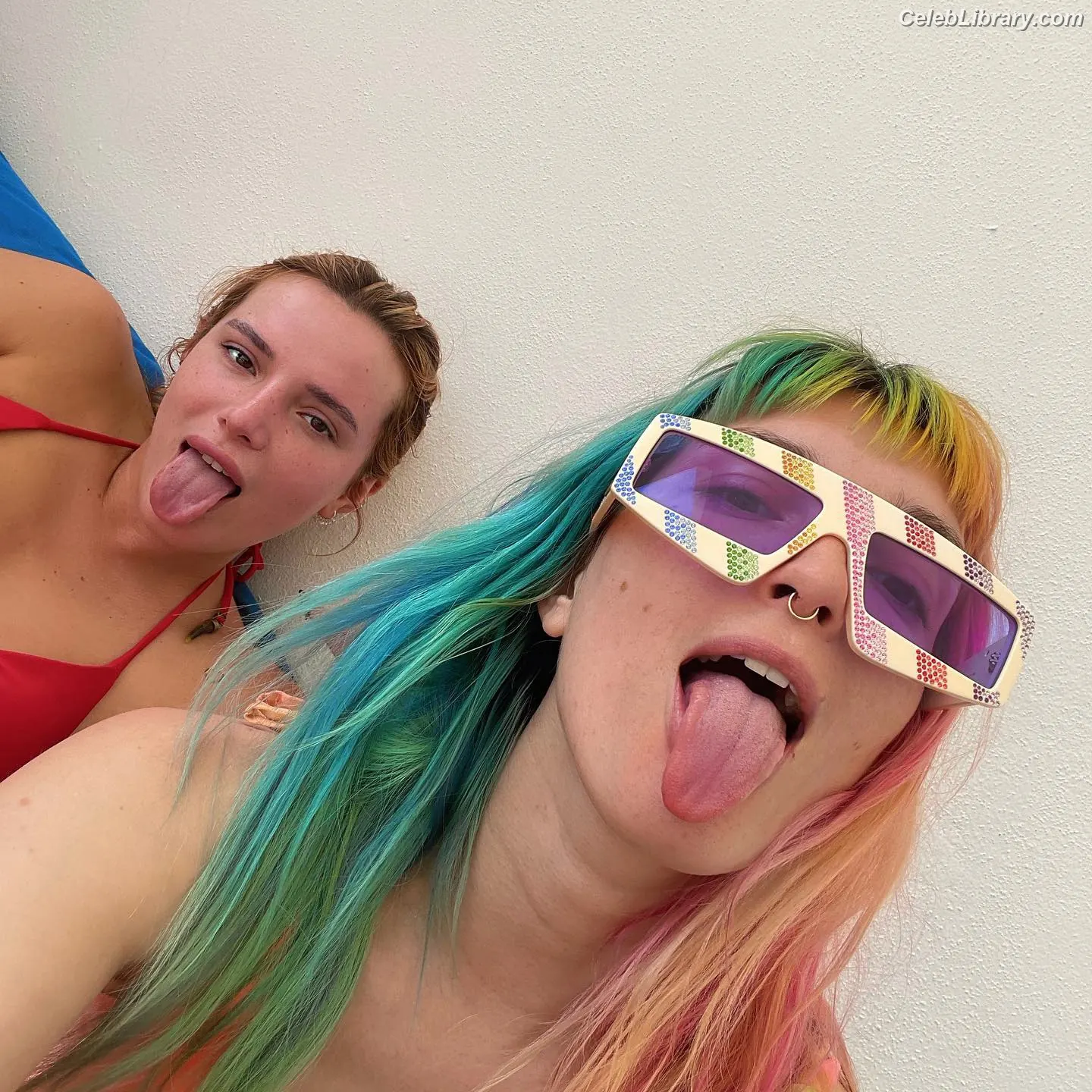 Bella Thorne photo 19 of 3689