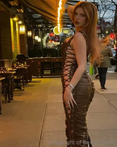 Bella Thorne photo 12 of 3689