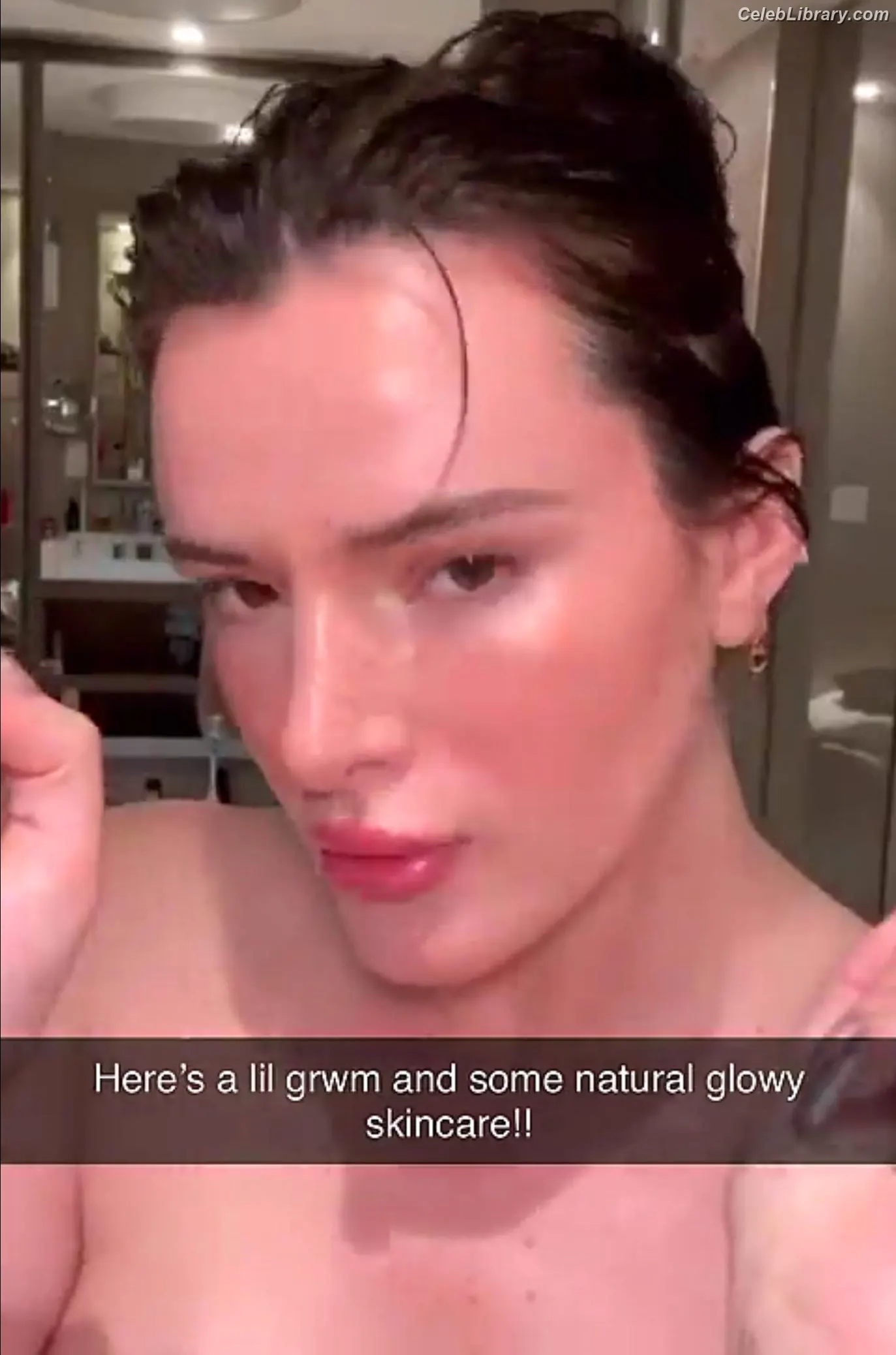 Bella Thorne photo 12 of 3689