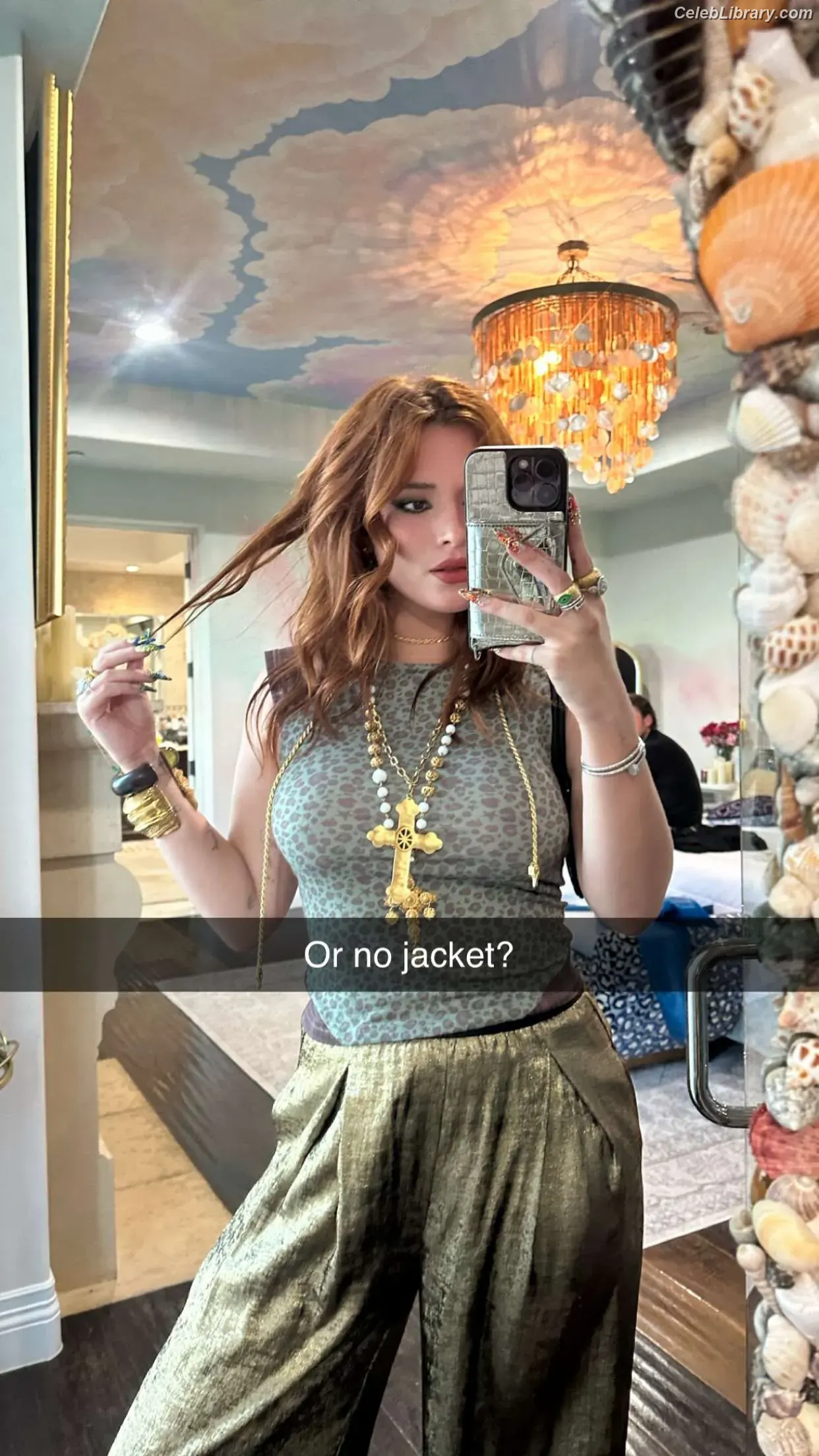 Bella Thorne photo 3 of 3689