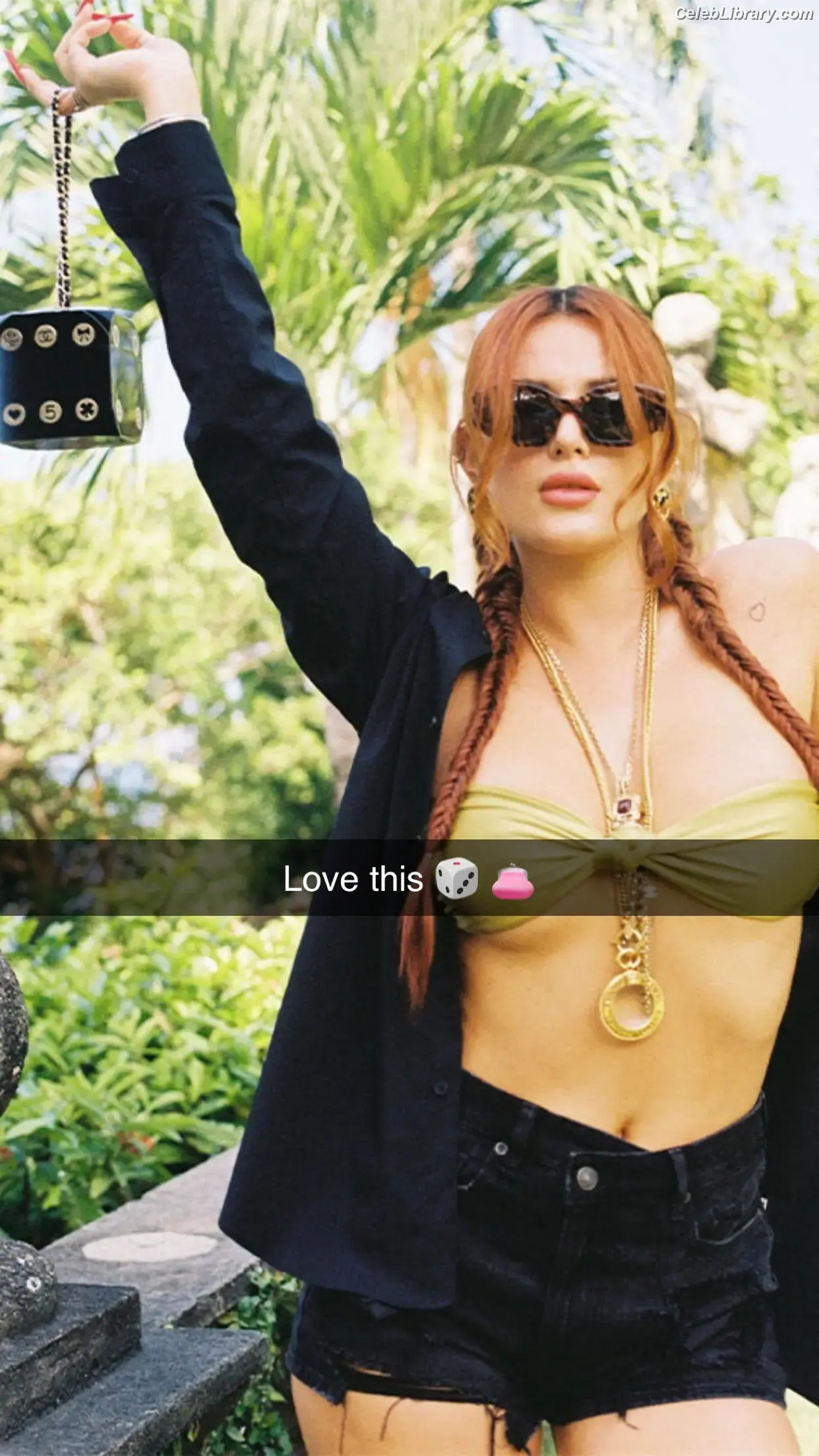 Bella Thorne photo 7 of 3689
