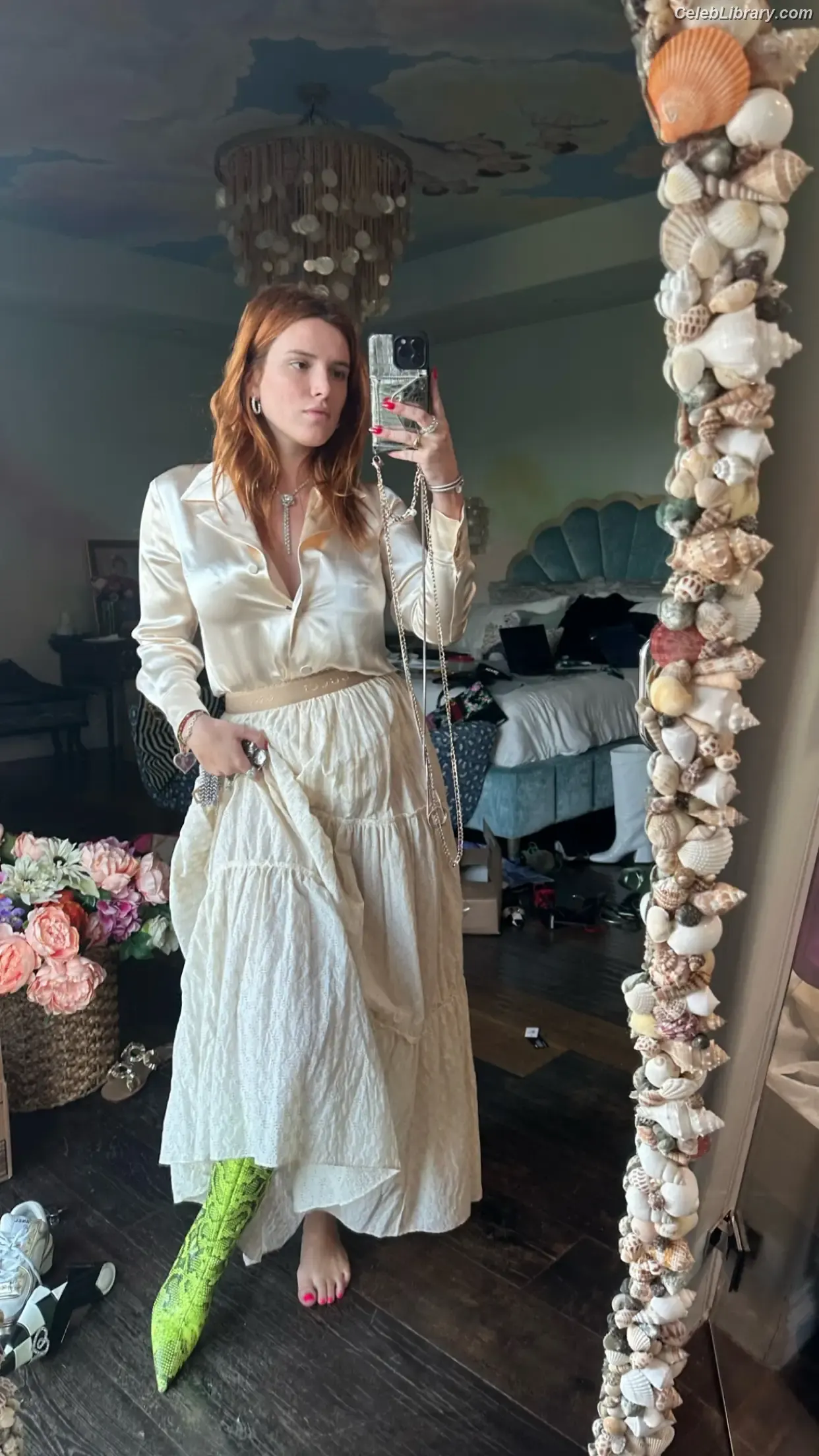 Bella Thorne photo 14 of 3689