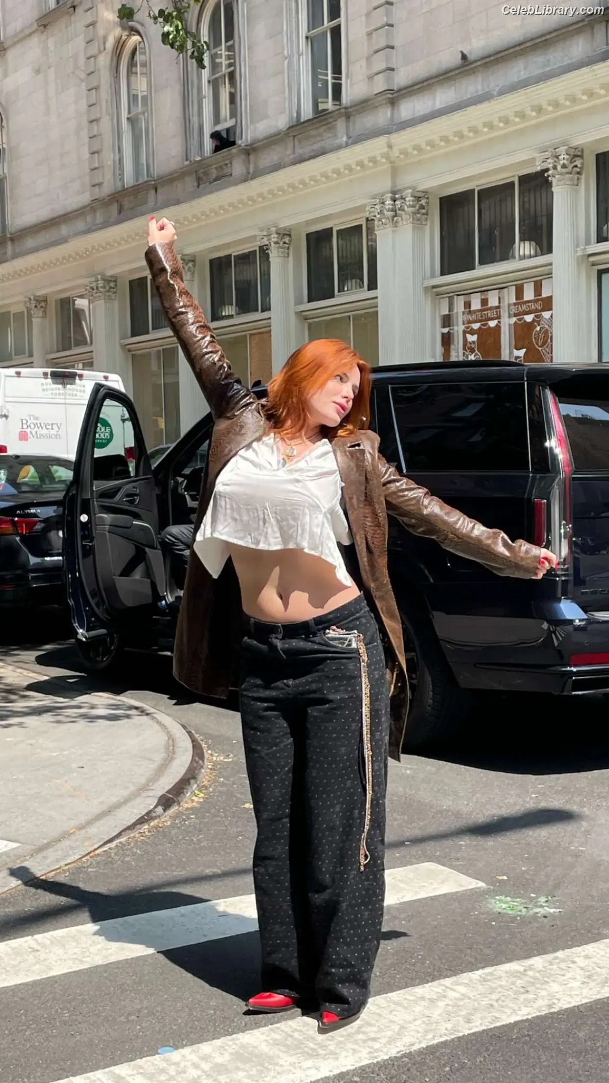 Bella Thorne photo 18 of 3689