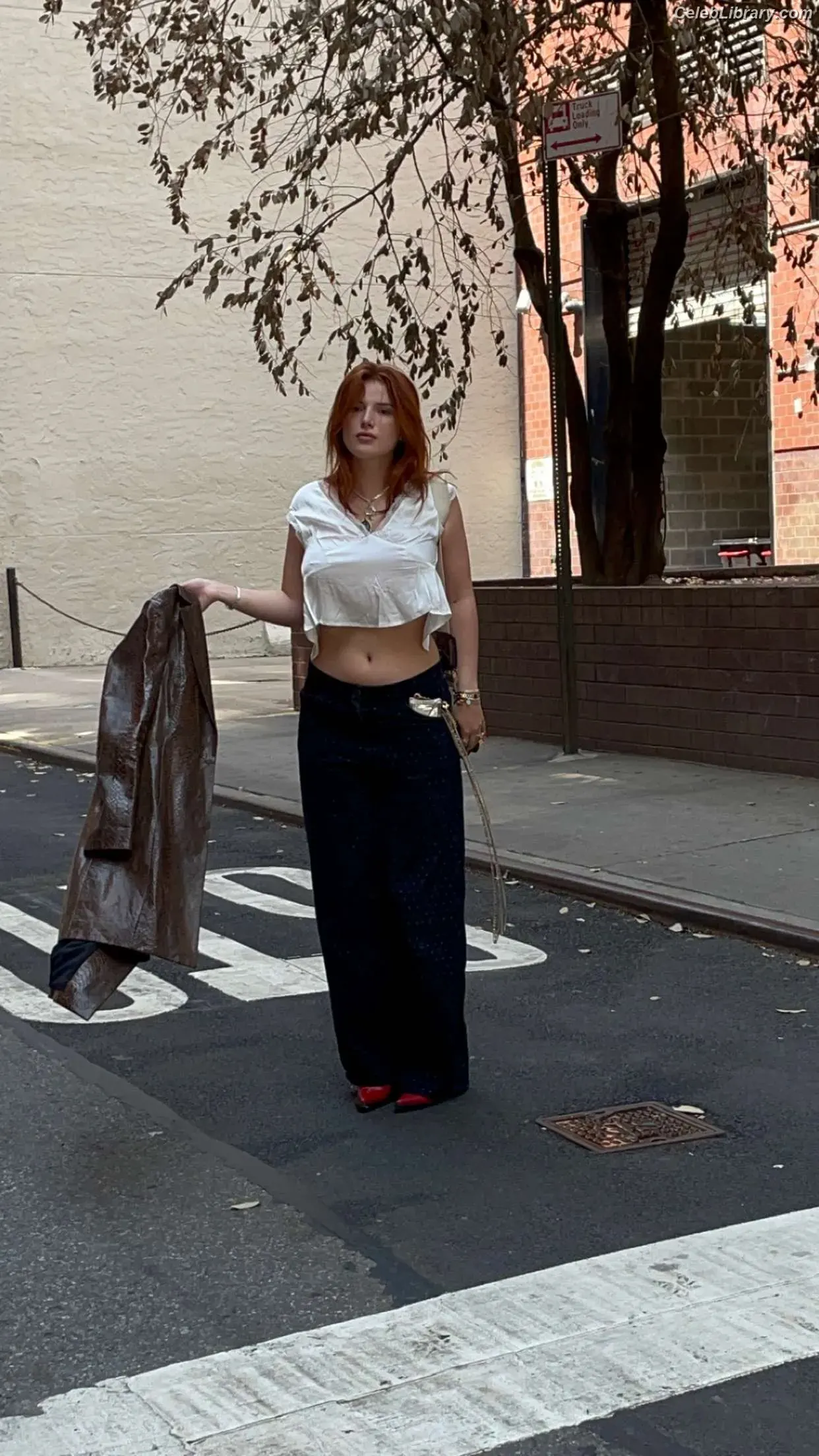 Bella Thorne photo 9 of 3689