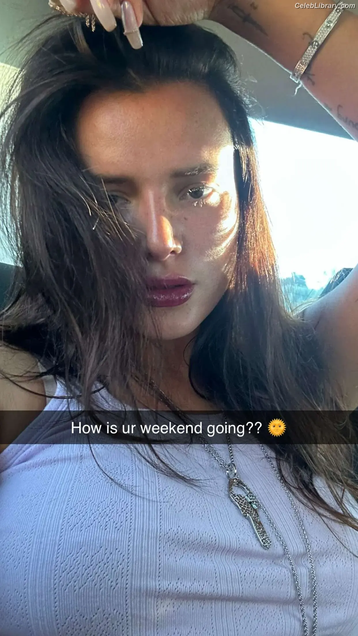 Bella Thorne photo 1 of 3689
