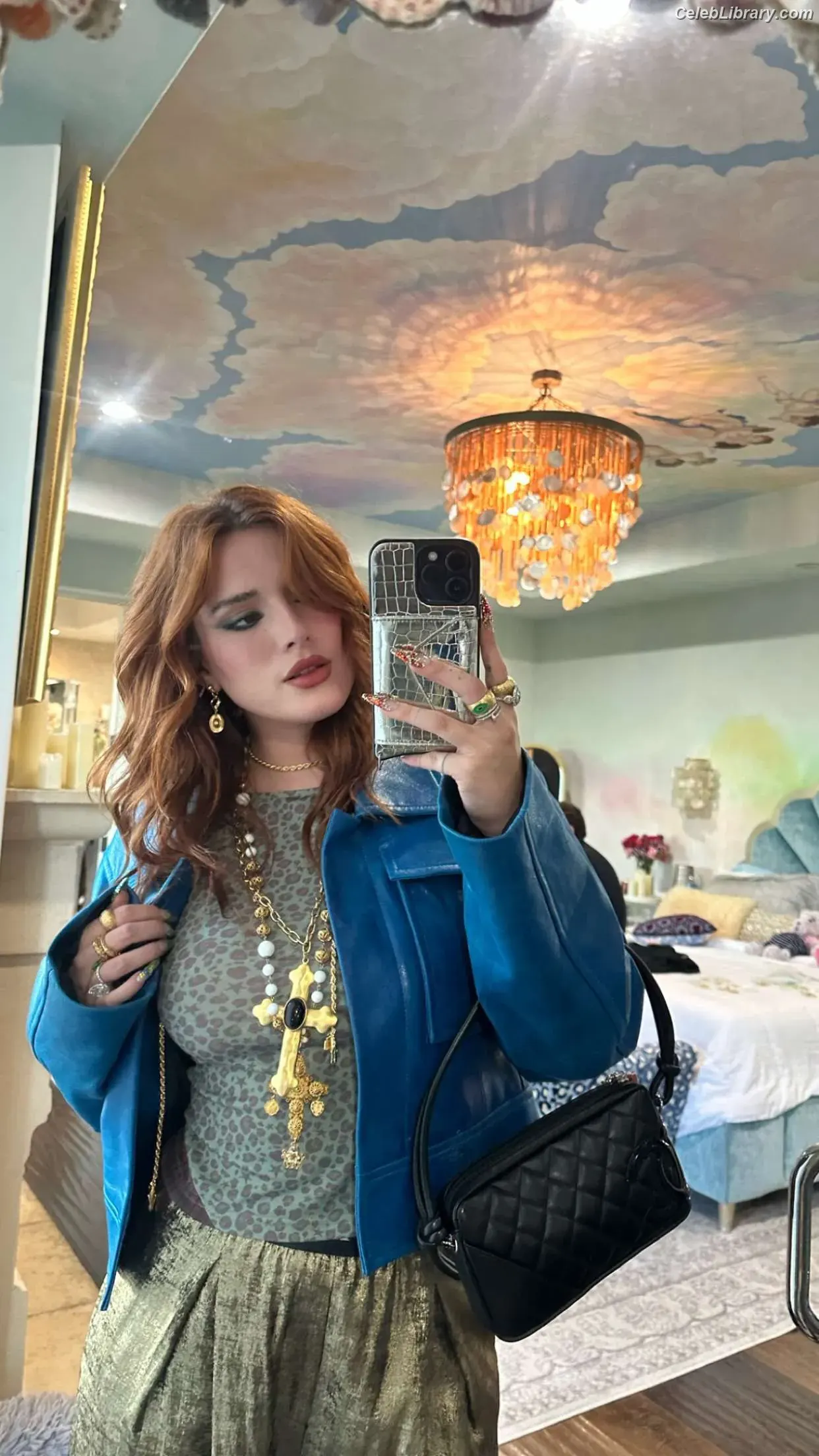 Bella Thorne photo 6 of 3689