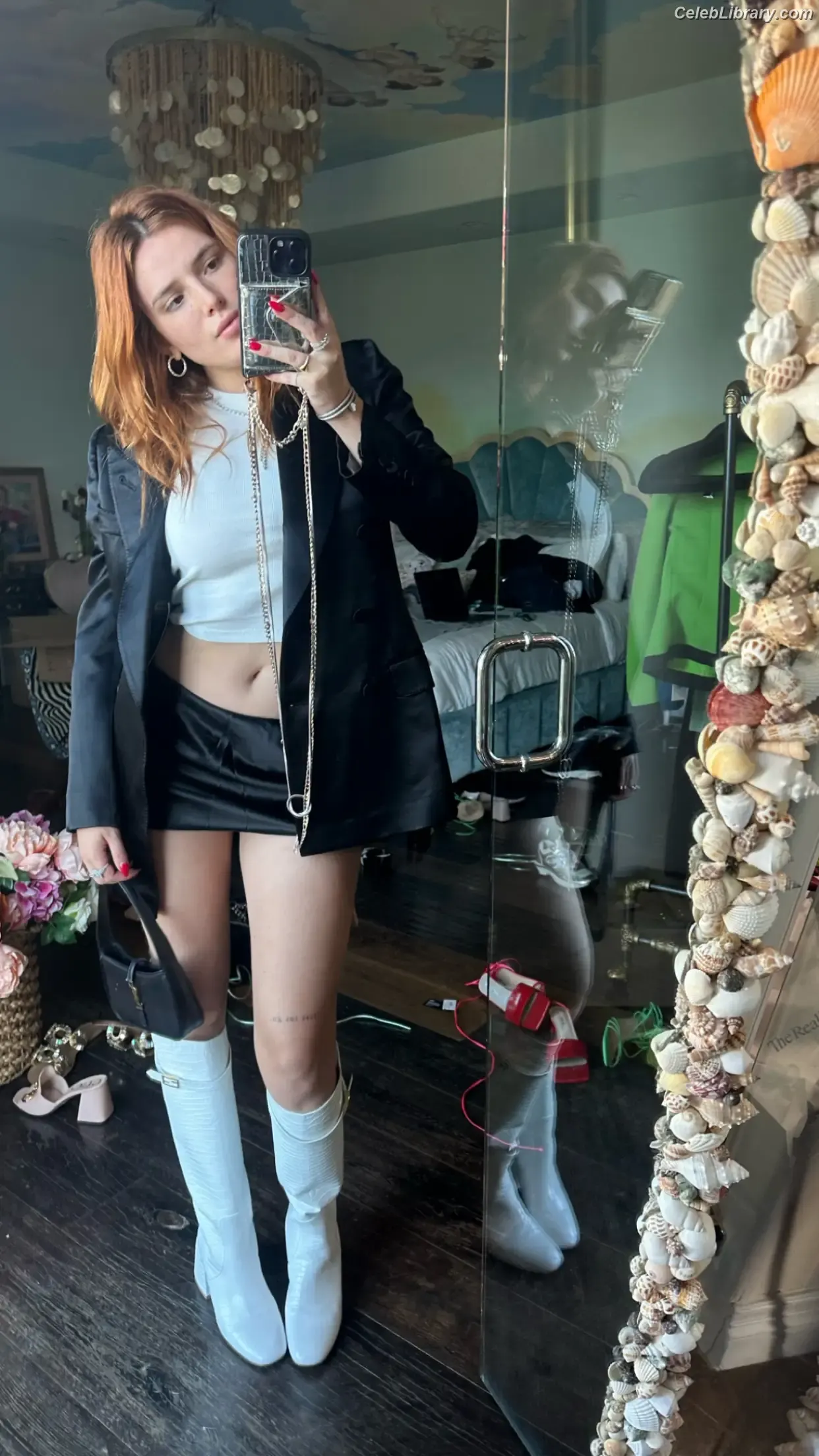 Bella Thorne photo 24 of 3689