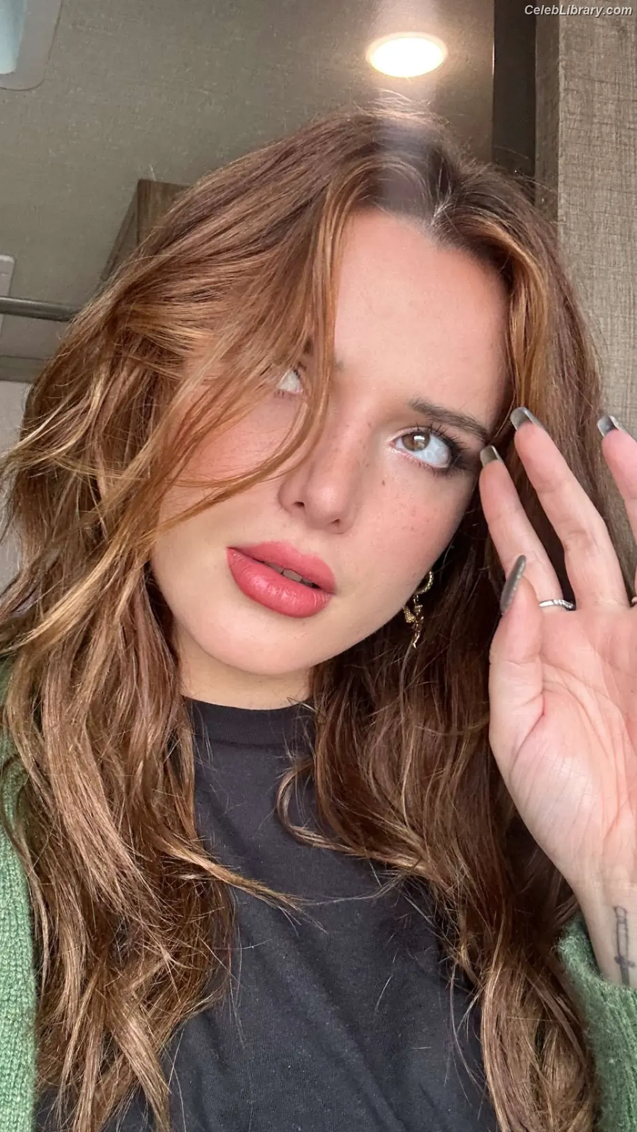 Bella Thorne photo 21 of 3689