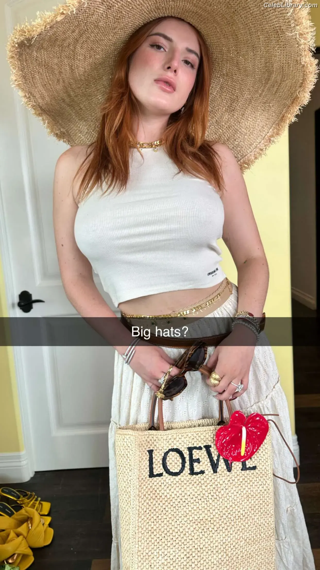 Bella Thorne photo 19 of 3689