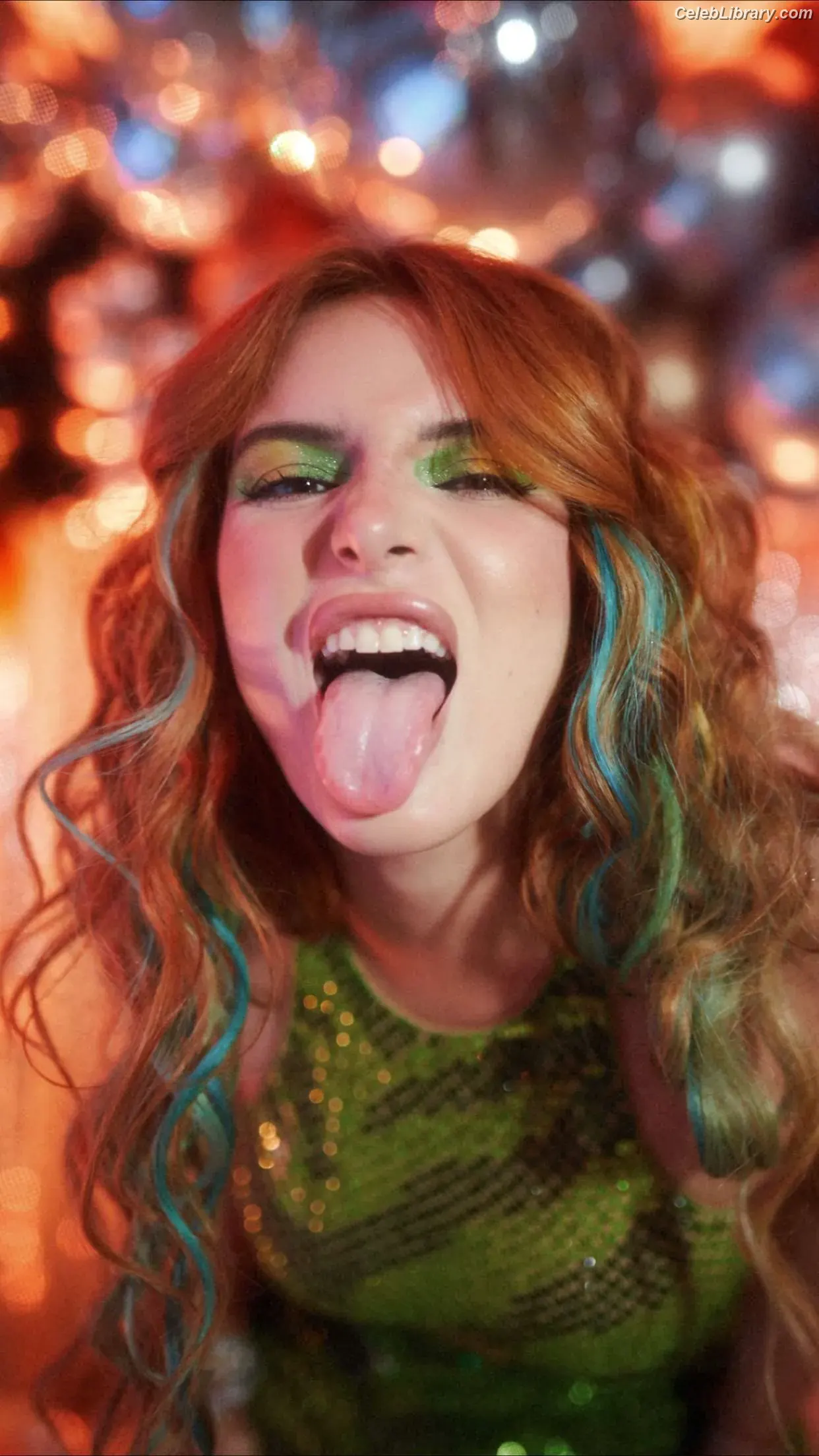 Bella Thorne photo 18 of 3689