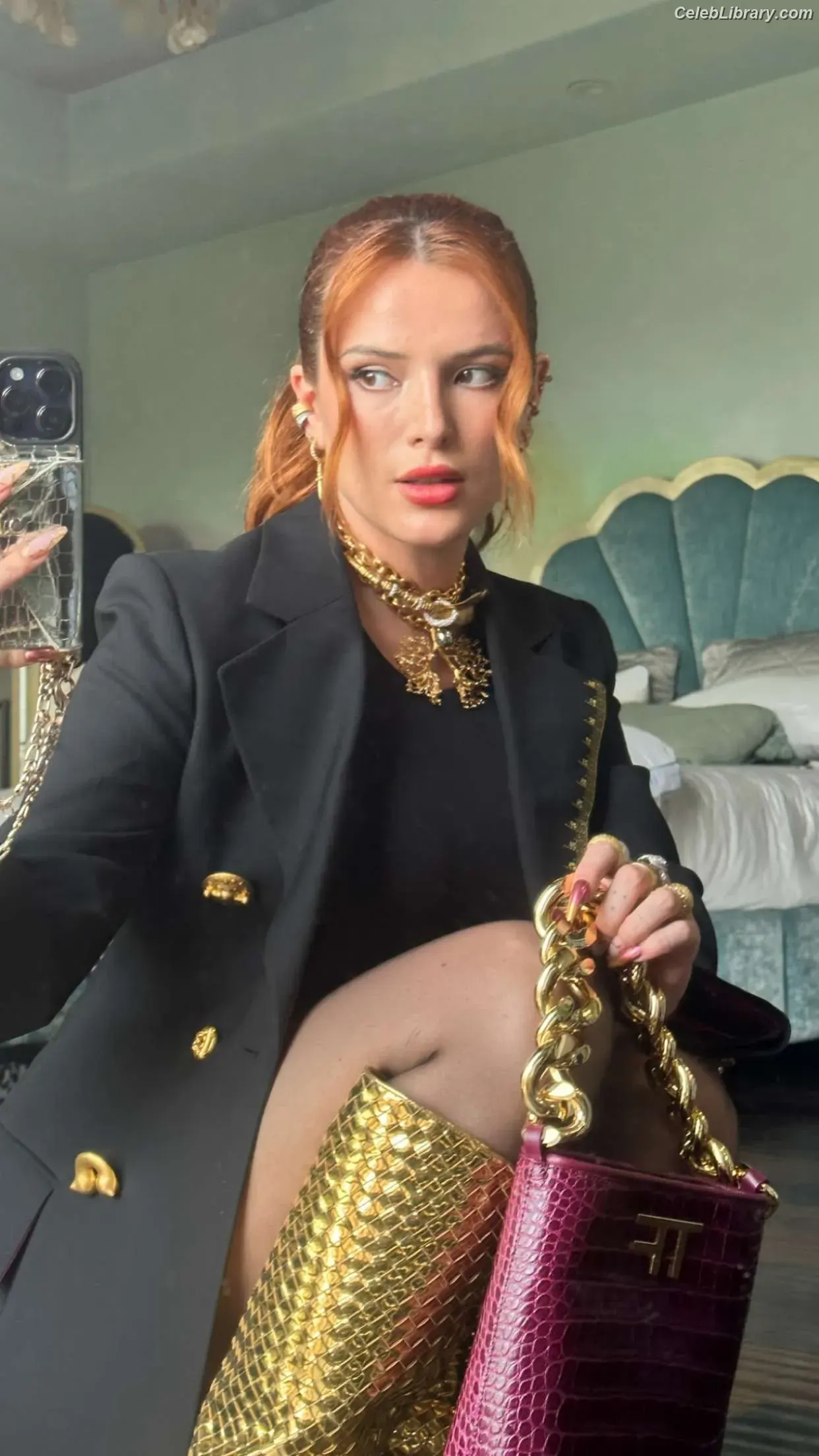 Bella Thorne photo 19 of 3689