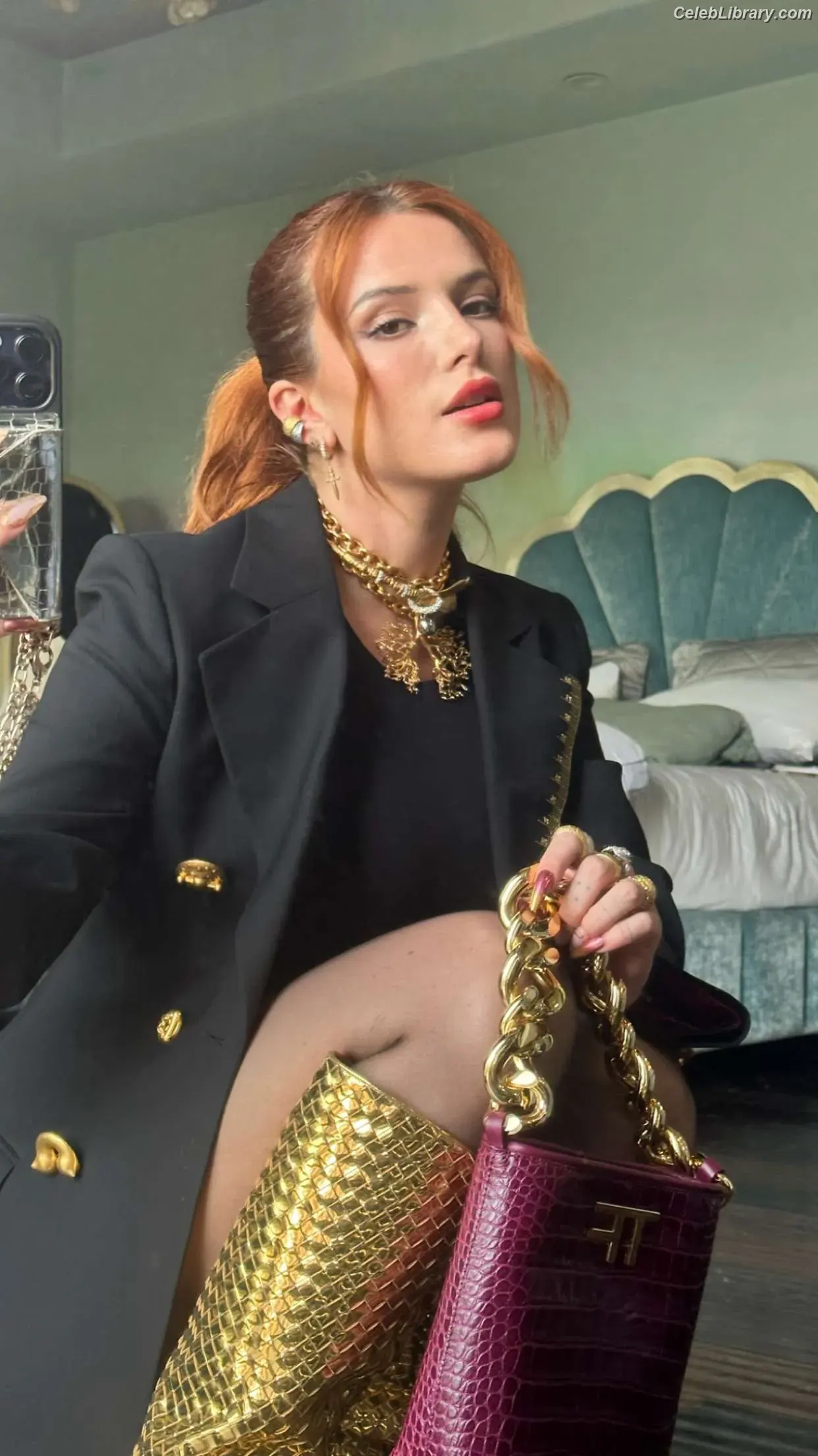 Bella Thorne photo 16 of 3689