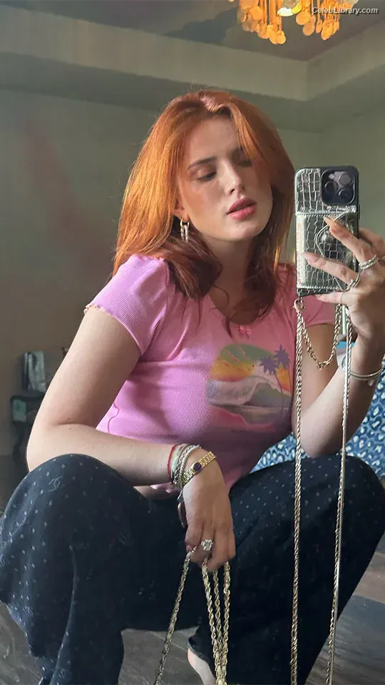 Bella Thorne photo 21 of 3689