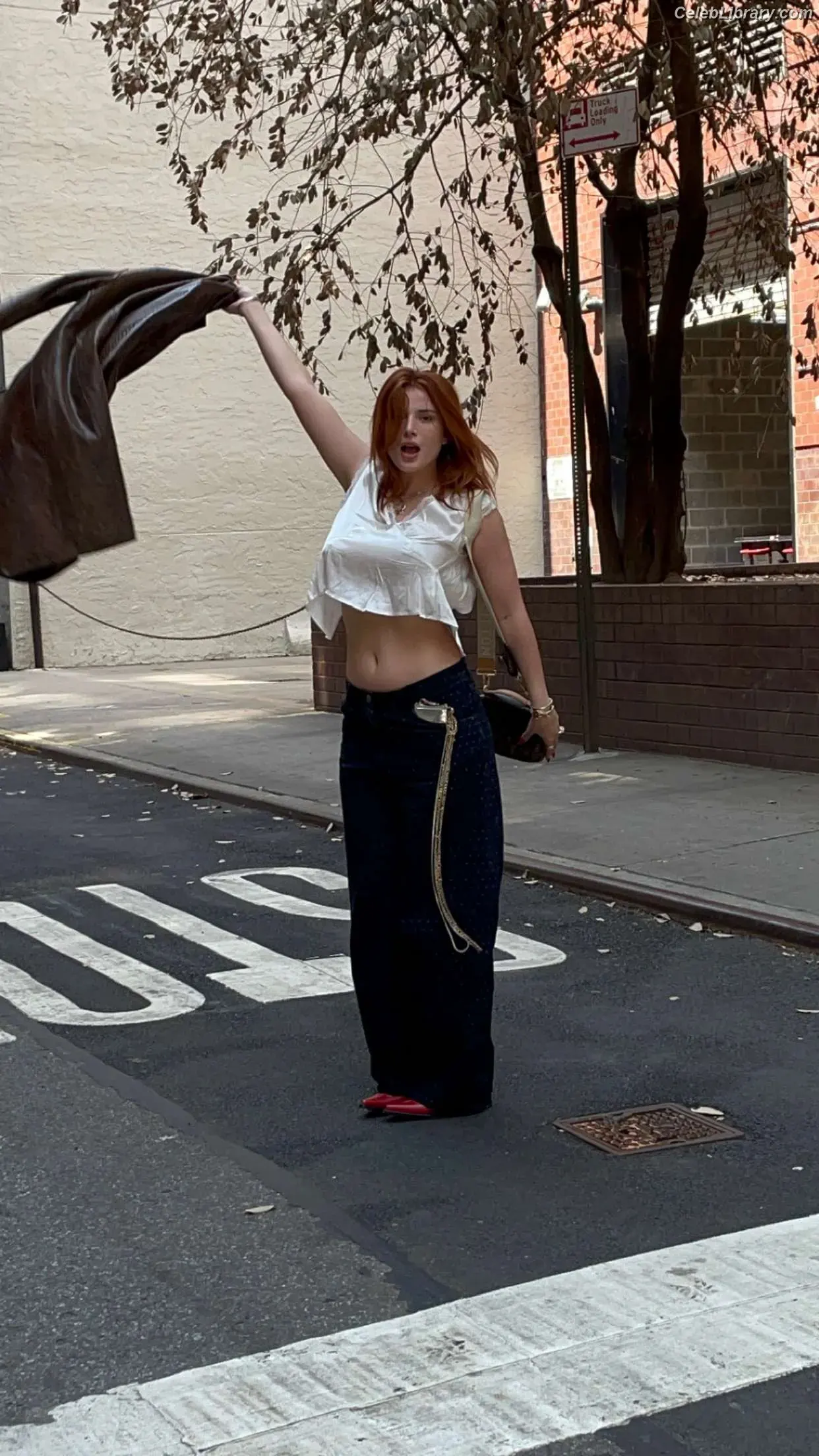Bella Thorne photo 23 of 3689