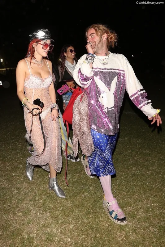 Bella Thorne photo 13 of 3680