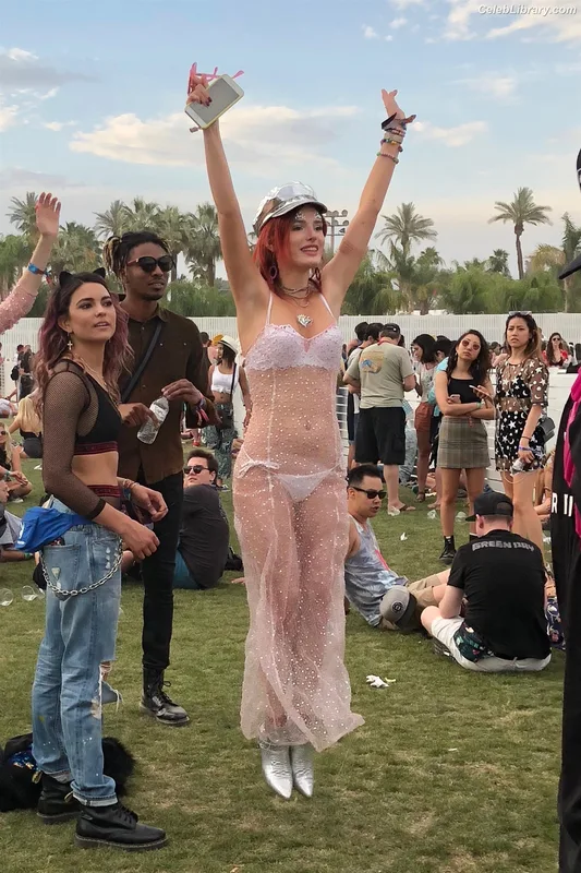 Bella Thorne photo 20 of 3680