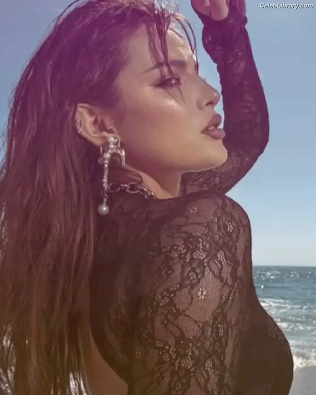 Bella Thorne photo 3 of 3680