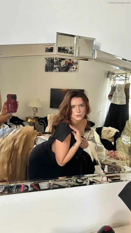 Bella Thorne photo 9 of 3680