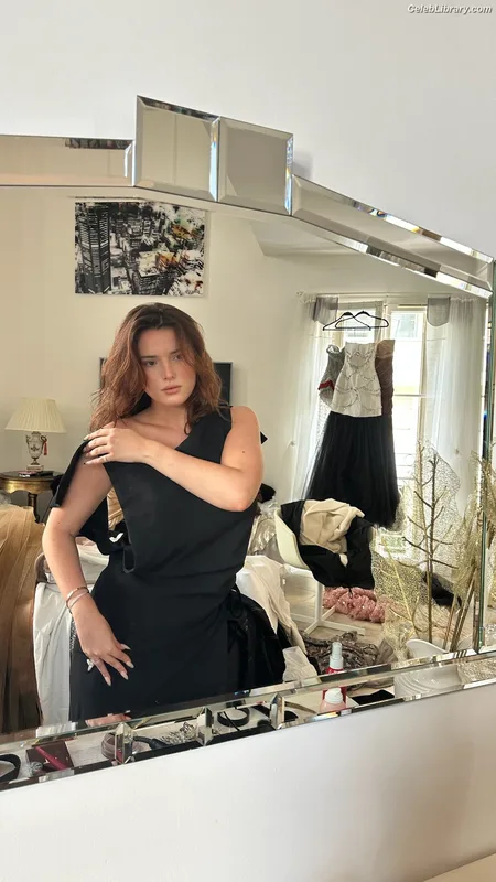Bella Thorne photo 13 of 3680