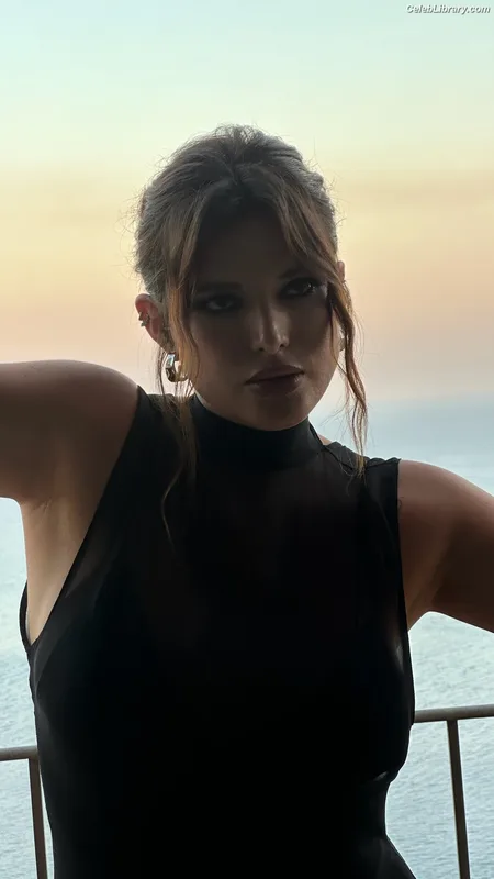 Bella Thorne photo 24 of 3680