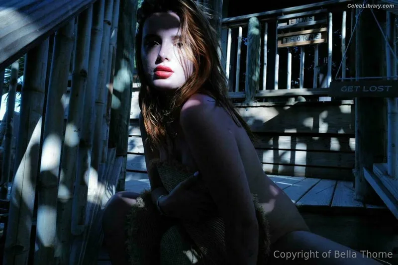 Bella Thorne photo 15 of 3680
