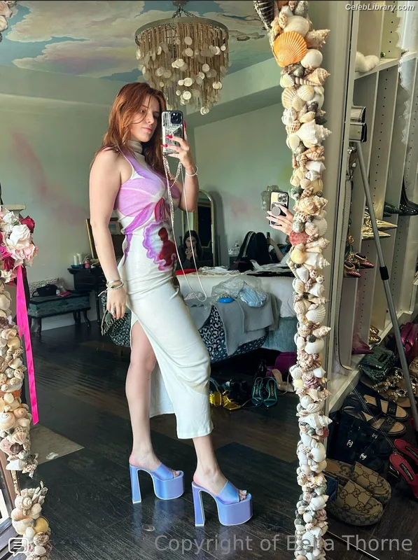 Bella Thorne photo 7 of 3680