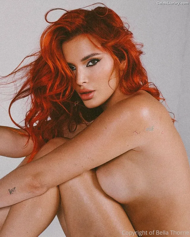 Bella Thorne photo 1 of 3680