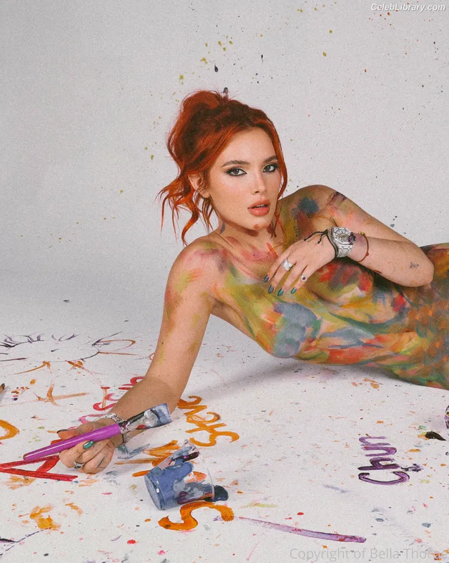 Bella Thorne photo 4 of 3680