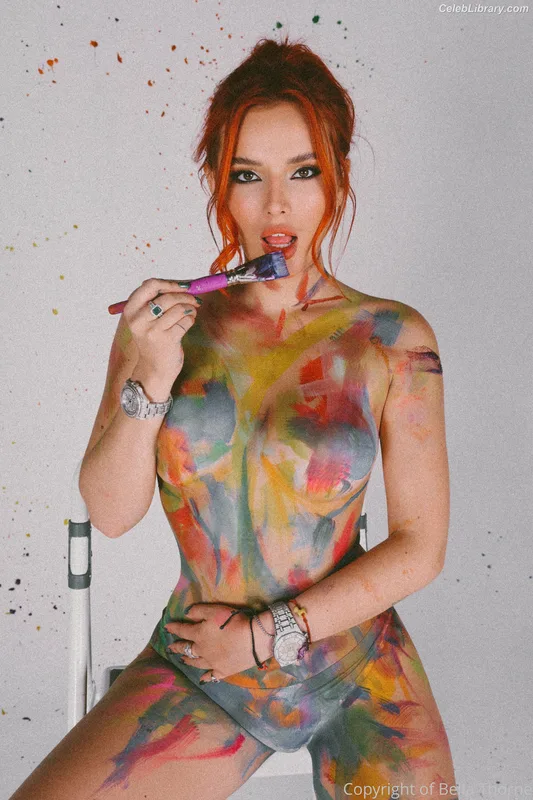 Bella Thorne photo 5 of 3680