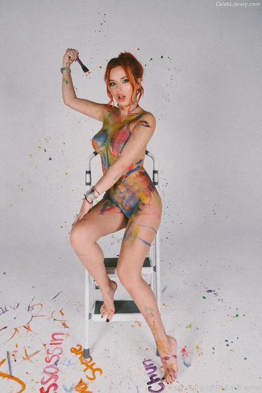 Bella Thorne photo 7 of 3680