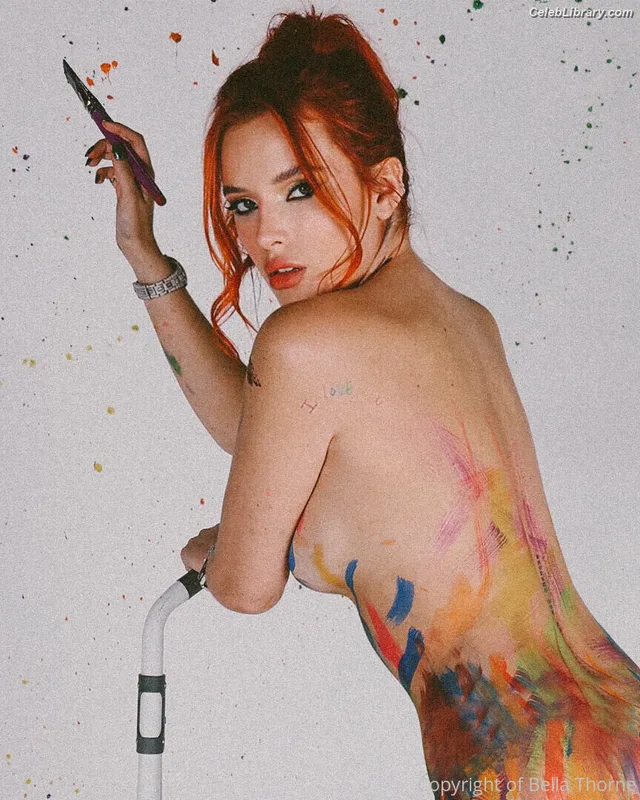 Bella Thorne photo 9 of 3680