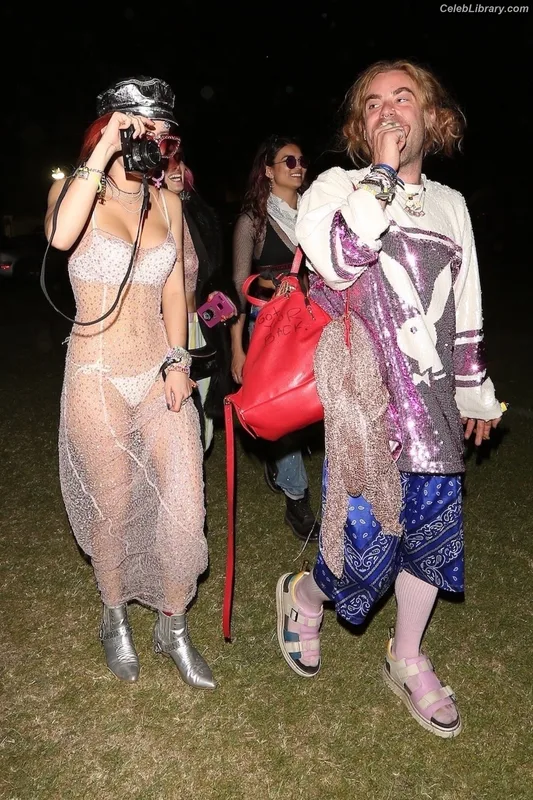 Bella Thorne photo 12 of 3680
