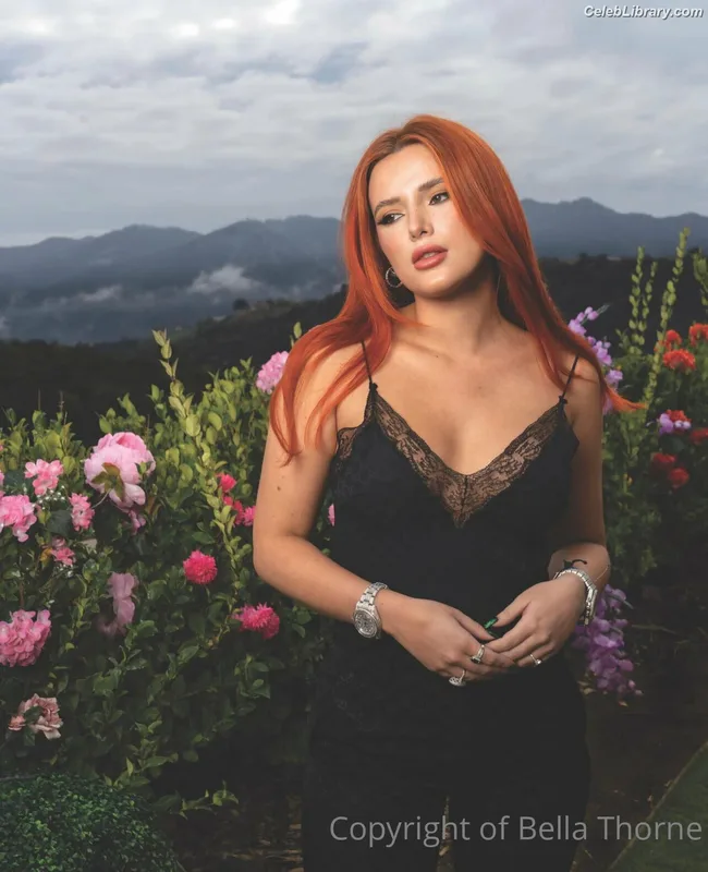 Bella Thorne photo 24 of 3680