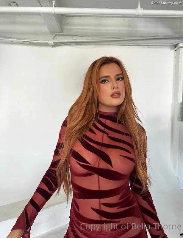 Bella Thorne photo 8 of 3680