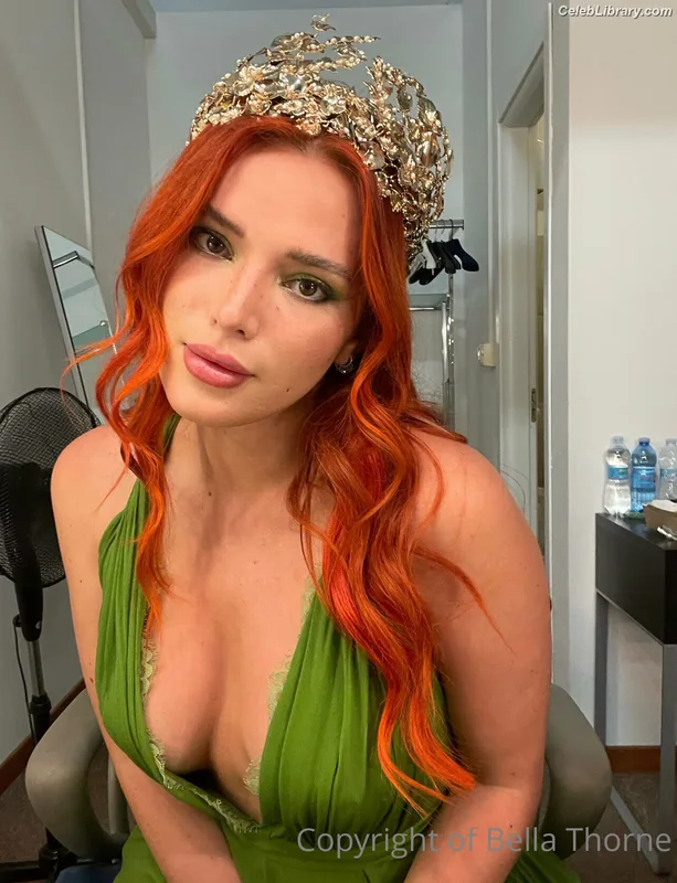 Bella Thorne photo 10 of 3680